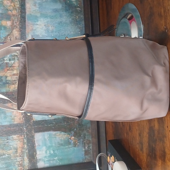 โ๏ธ LIKE NEW!! TRAVEL Michael Kors Tan Polly Nylon Light BrownShimmer HUGE DUFFLE - Picture 11 of 17